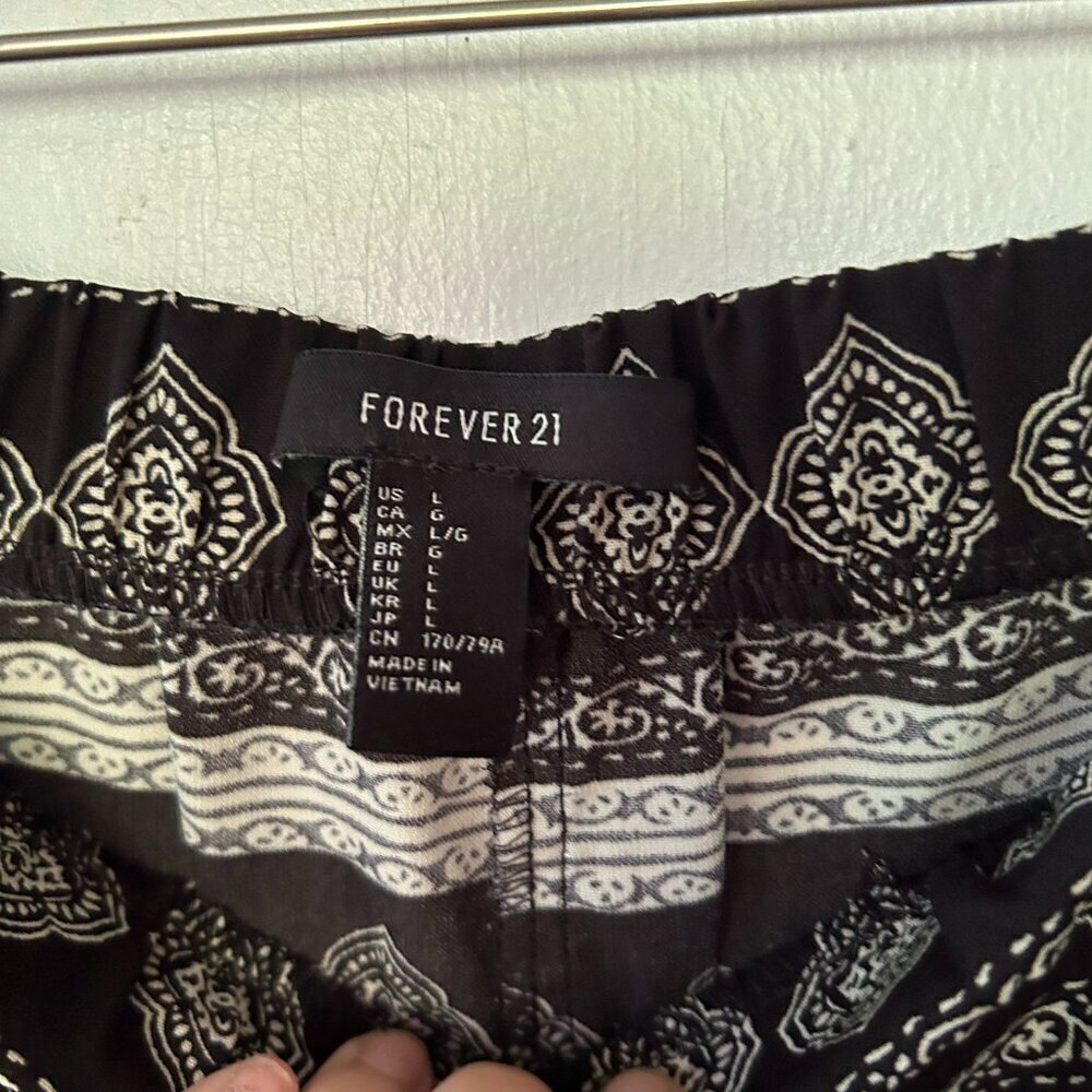 Forever 21 Pull on Shorts Womens Large Black Elephant Print Casual Lounge Shorts - Picture 3 of 4